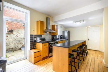 9 bed house, Queens Terrace, Jesmond, Newcastle, NE22PJ - Image 2